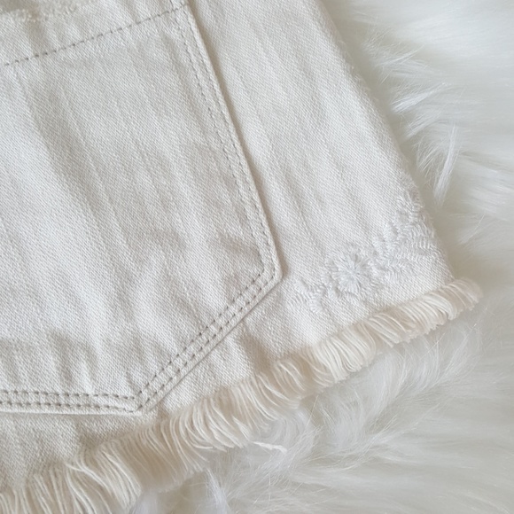 [Blank NYC]  Embroidered Shorts - Picture 5 of 6